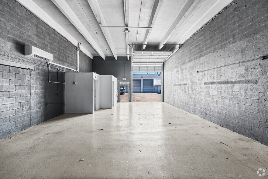 More Photos Of 2099 NW 141st St, Opa Locka Warehouse For Lease