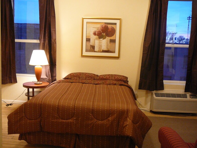 More Photos Of 128 S Main St, Holly Hotel For Sale