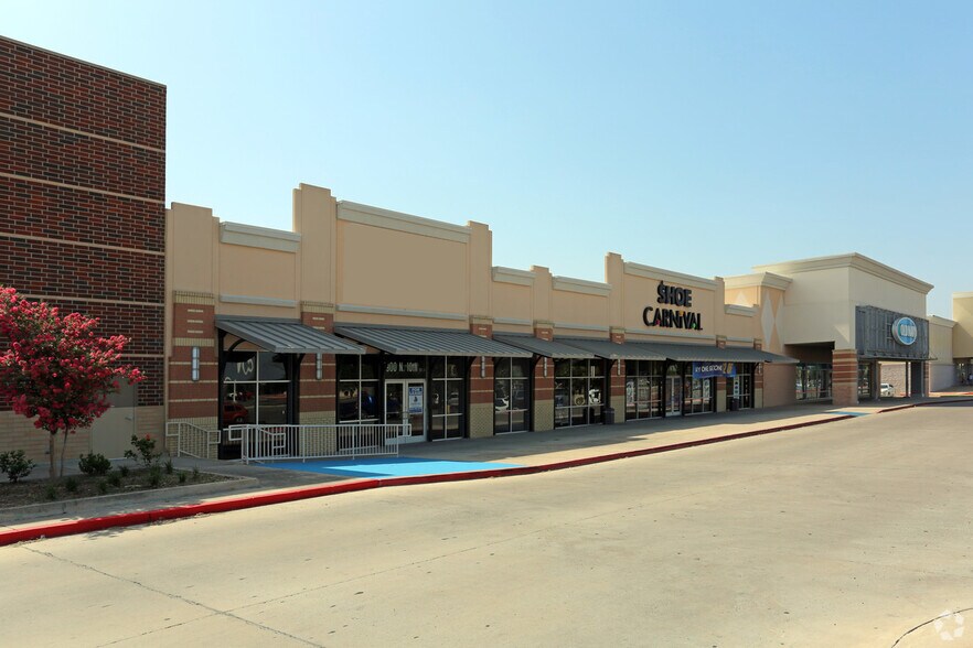 Primary Photo Of 7900 N 10th St, McAllen Department Store For Lease