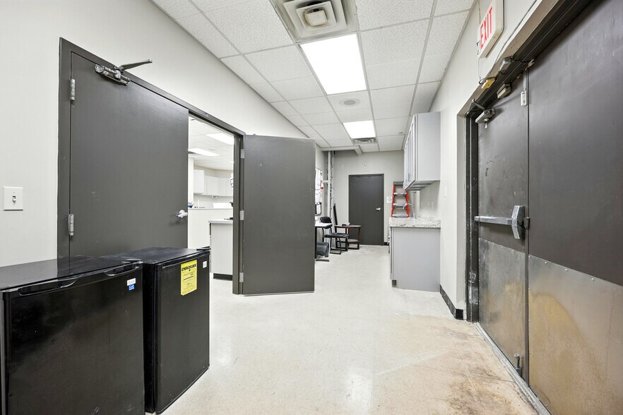 More Photos Of 9480 Arlington Expy, Jacksonville Freestanding For Sale