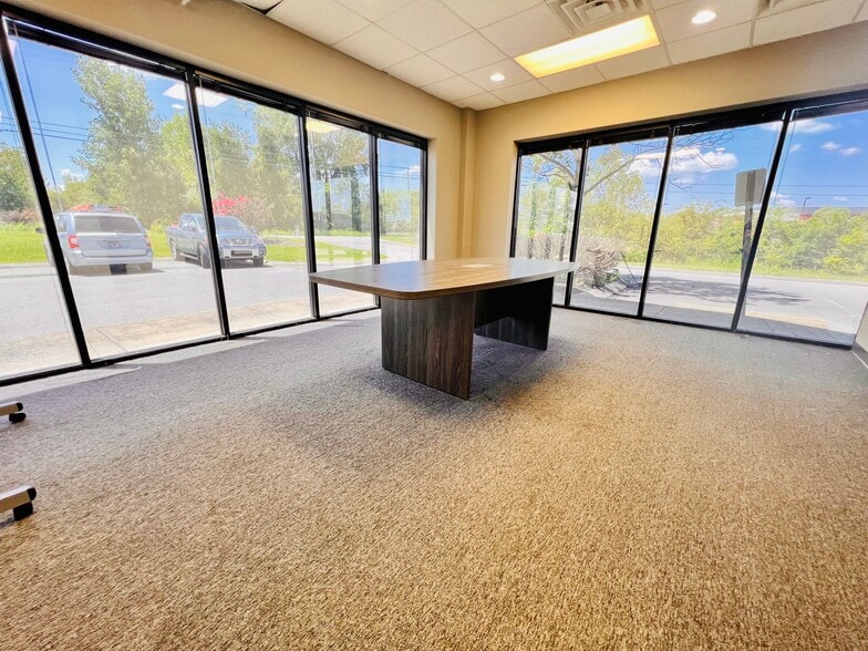 More Photos Of 163 Business Park Dr, Lebanon Light Manufacturing For Lease