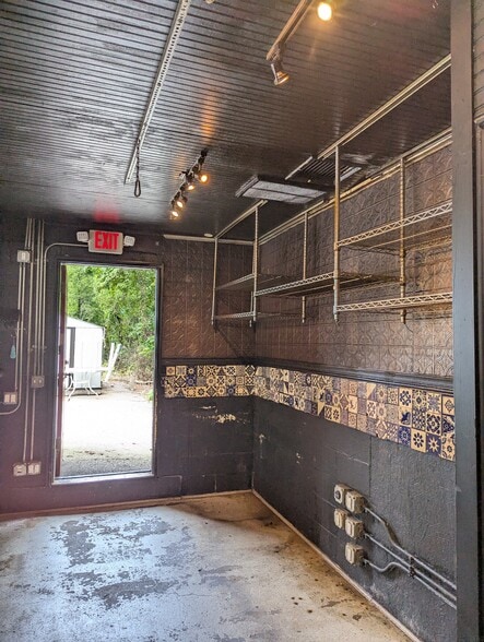 More Photos Of 4849 Clairton Blvd, Pittsburgh Freestanding For Lease