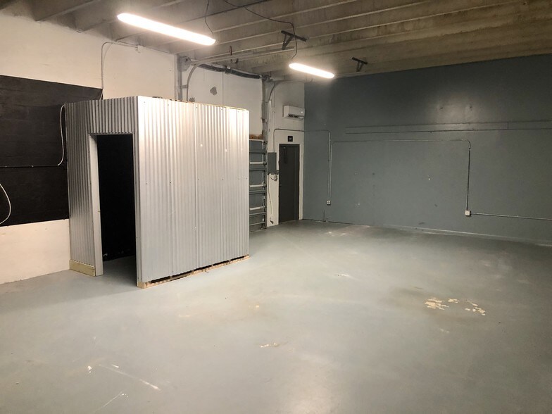 More Photos Of 1211 Okeechobee Rd, West Palm Beach Flex For Lease