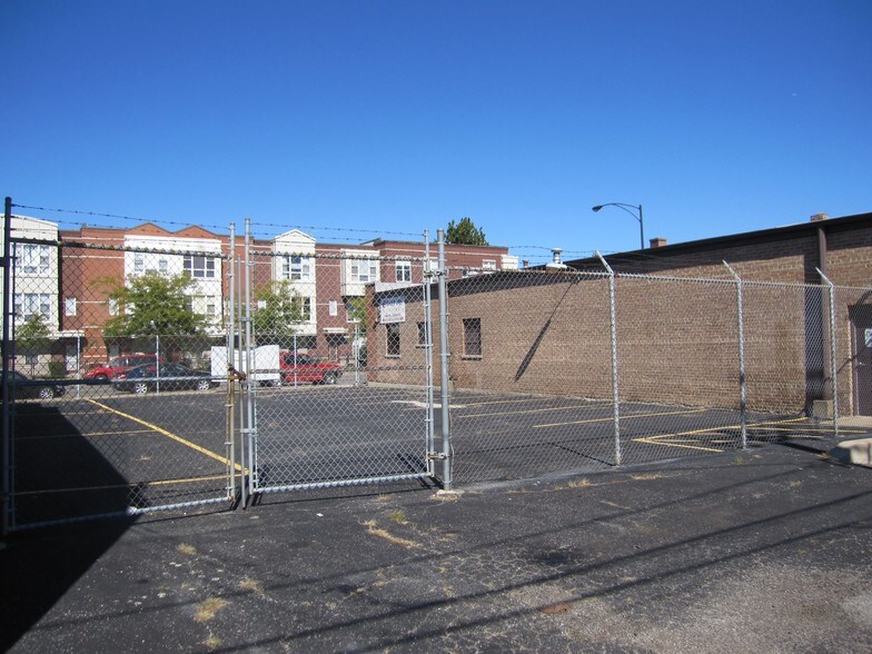 More Photos Of 4507-4511 W Belmont Ave, Chicago Distribution For Sale