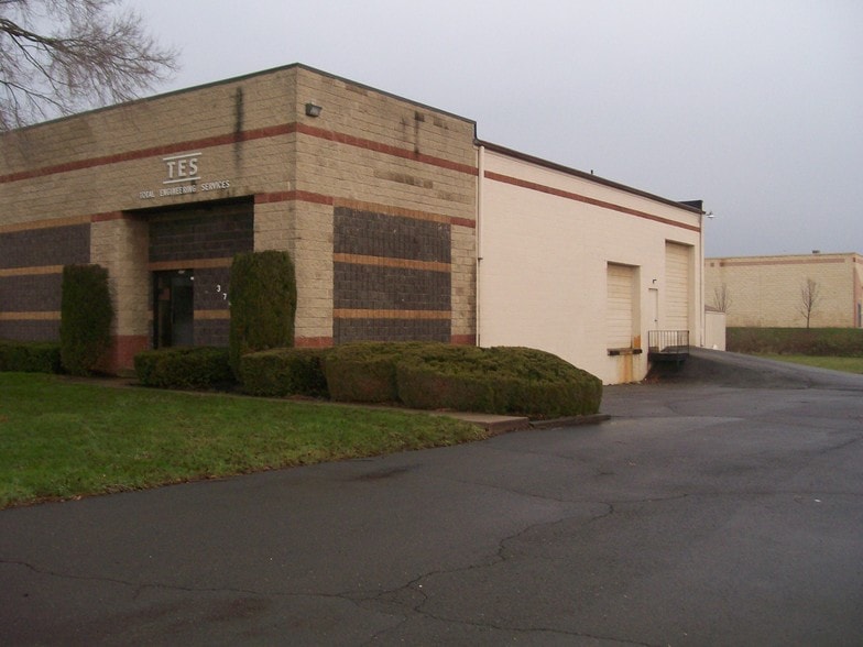 More Photos Of 375 Patricia Dr, Warminster Township Warehouse For Lease