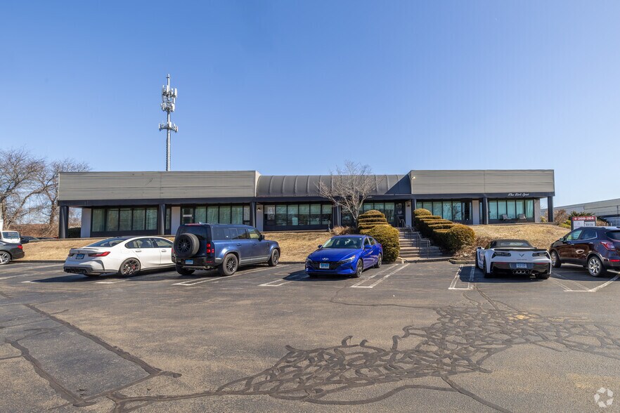 More Photos Of 260-264 Quarry Rd, Milford Light Manufacturing For Lease