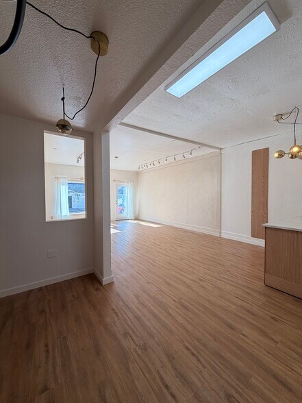 More Photos Of 110 Capitola Ave, Capitola Storefront For Lease