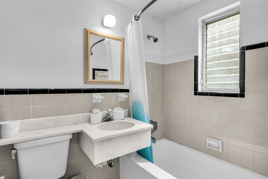 More Photos Of 99202 Overseas Hwy, Key Largo Hotel For Sale