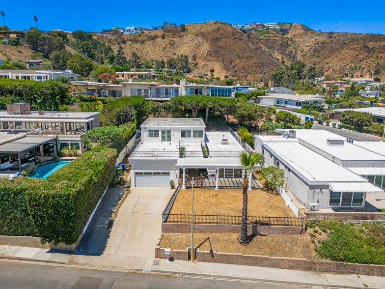 More Photos Of 16647 Charmel Ln, Pacific Palisades Land For Sale
