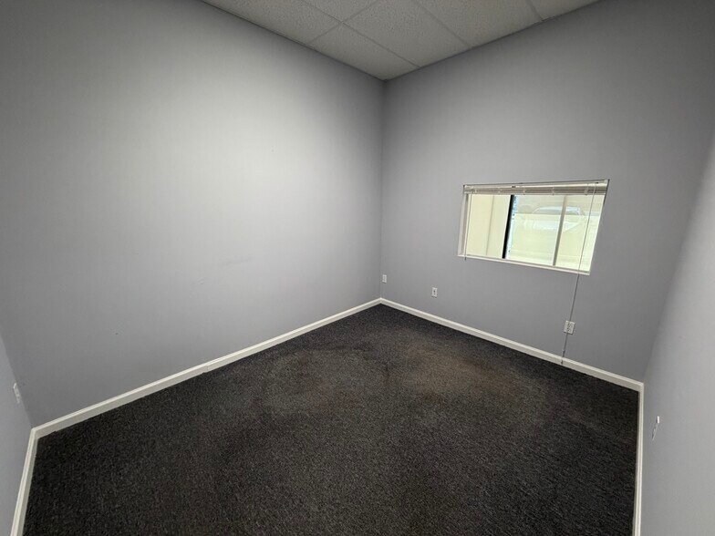 More Photos Of 1095 Jupiter Park Dr, Jupiter Light Manufacturing For Lease