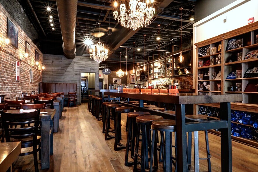 More Photos Of 135 W Main St, Lexington Restaurant For Sale