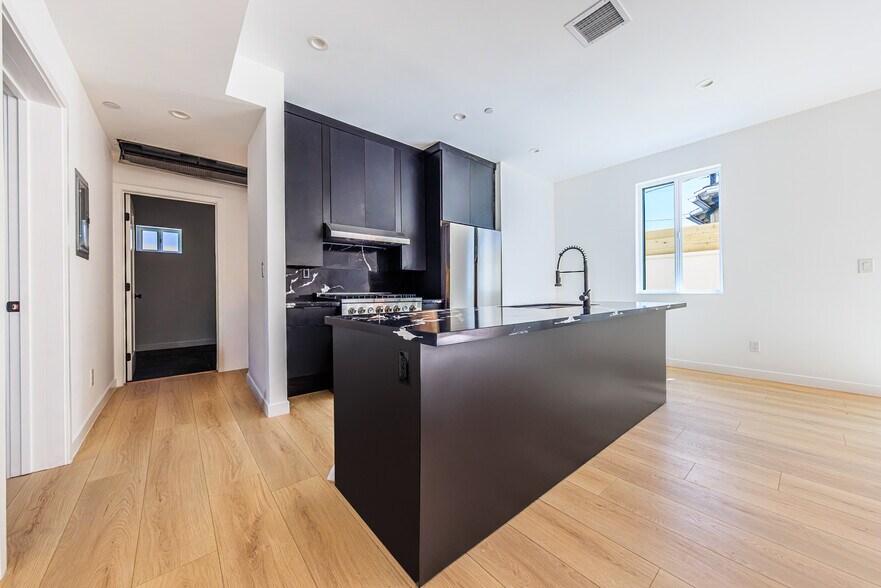 More Photos Of 1954-1958 Purdue Ave, Los Angeles Apartments For Sale