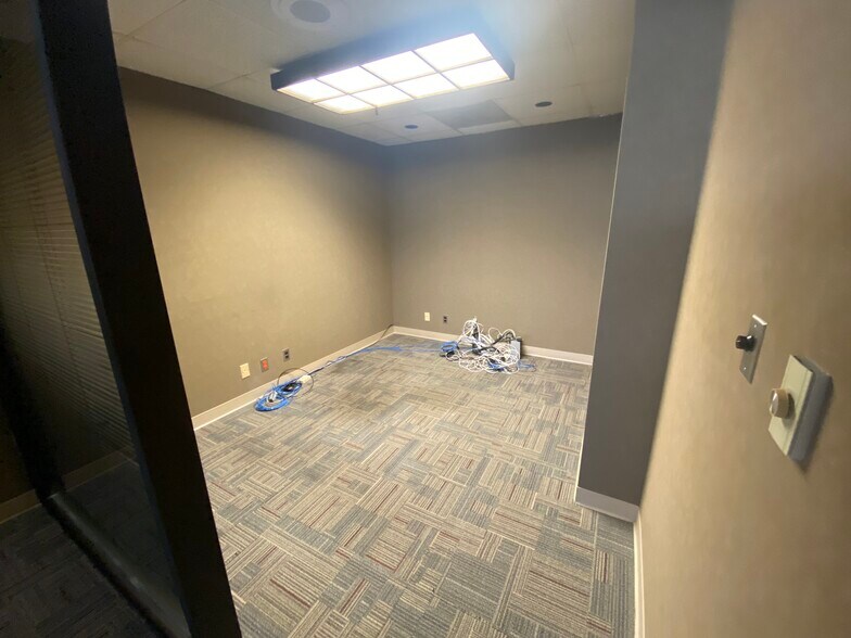 More Photos Of 400 W Tuscarawas St, Canton Office For Sale