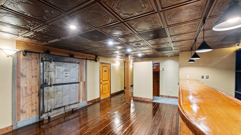 More Photos Of 117 W Walnut St, Rogers Restaurant For Sale