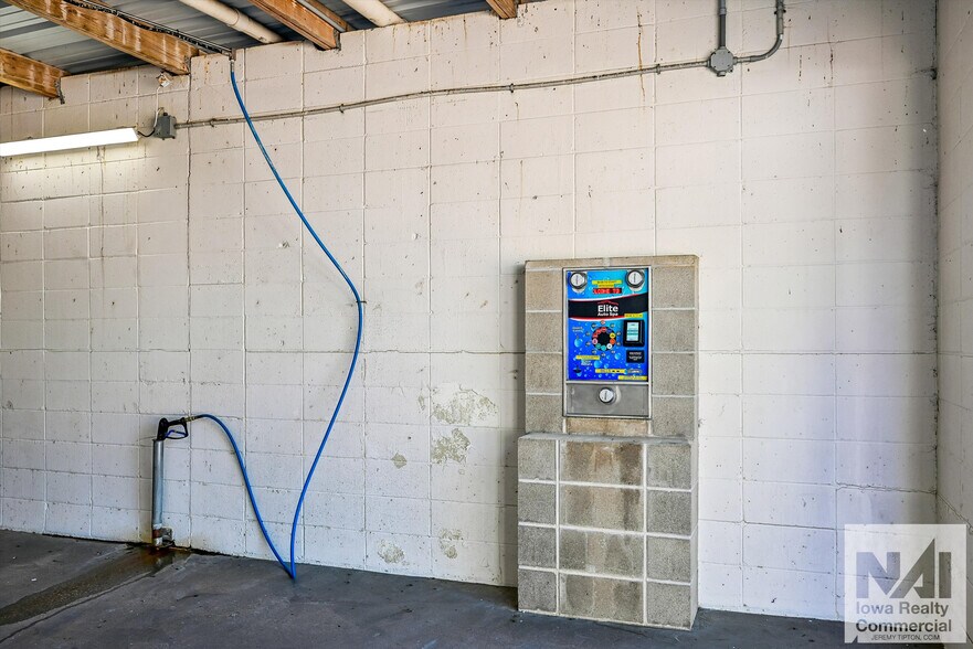 More Photos Of 665 Keyes Ct, Marion Carwash For Sale
