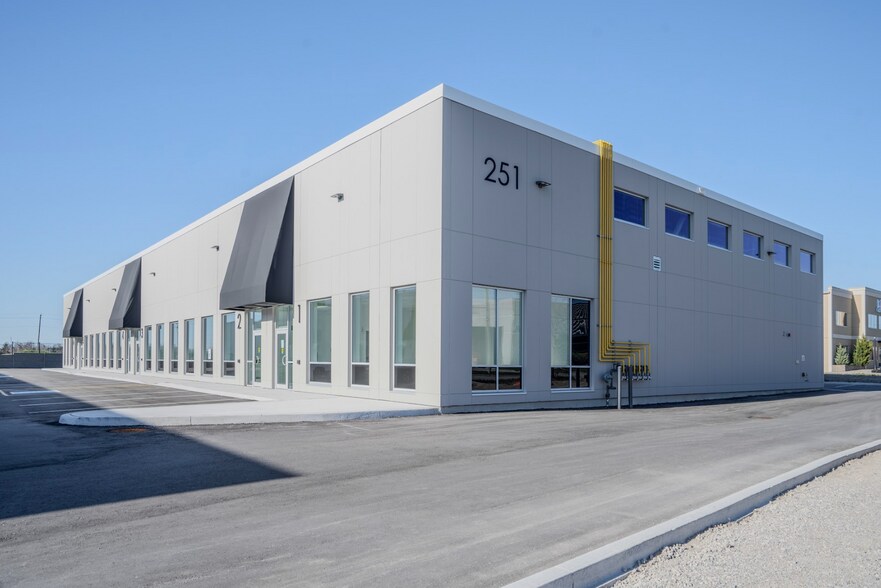 More Photos Of 241 King St, Barrie Industrial For Lease