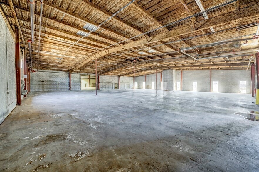 More Photos Of 9110 Meadow Vista Blvd, Houston Warehouse For Lease