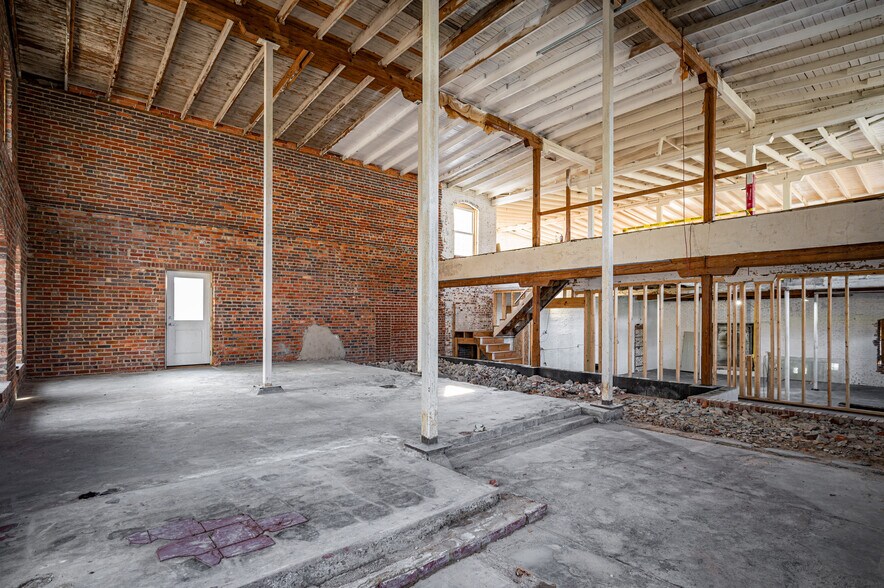 More Photos Of 313 S Government St, Lincolnton Office For Sale