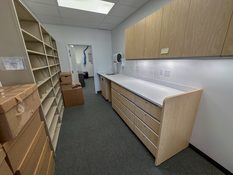 More Photos Of 1514-1528 W Springfield Rd, Taylorville Unknown For Lease