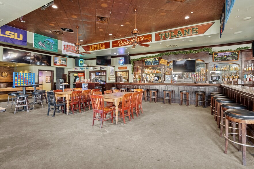 More Photos Of 7538 Maple St, New Orleans Bar For Sale
