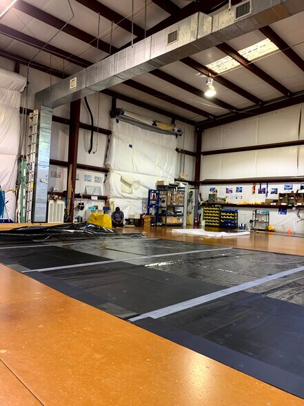 More Photos Of 2031 Anders Ln, Kemah Light Distribution For Lease