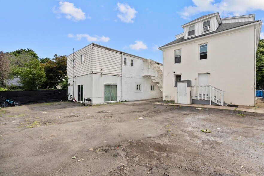 More Photos Of 26 Bagley Ave, Hamden Multifamily For Sale