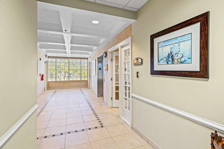 More Photos Of 1555 Indian River Blvd, Vero Beach Medical For Lease
