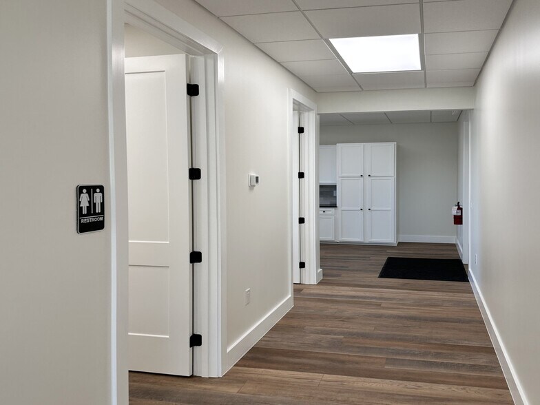 More Photos Of 1704 Westair, Gainesville Warehouse For Sale