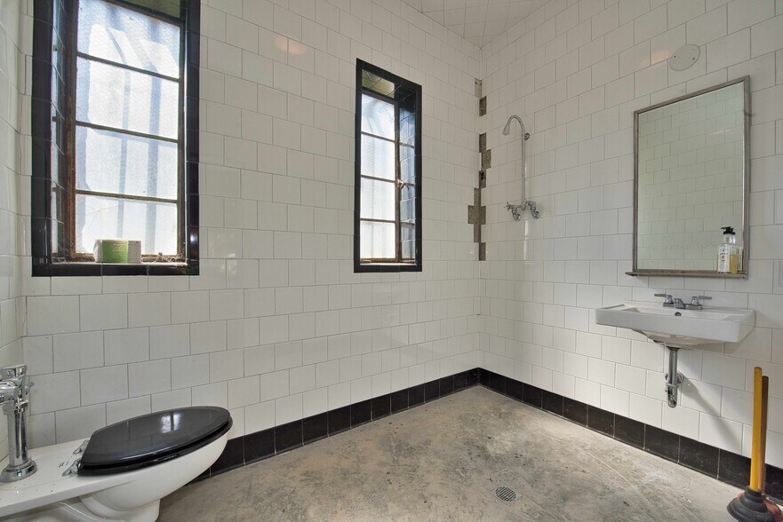 More Photos Of 16 Ludlam Ave, Bayville General Retail For Sale