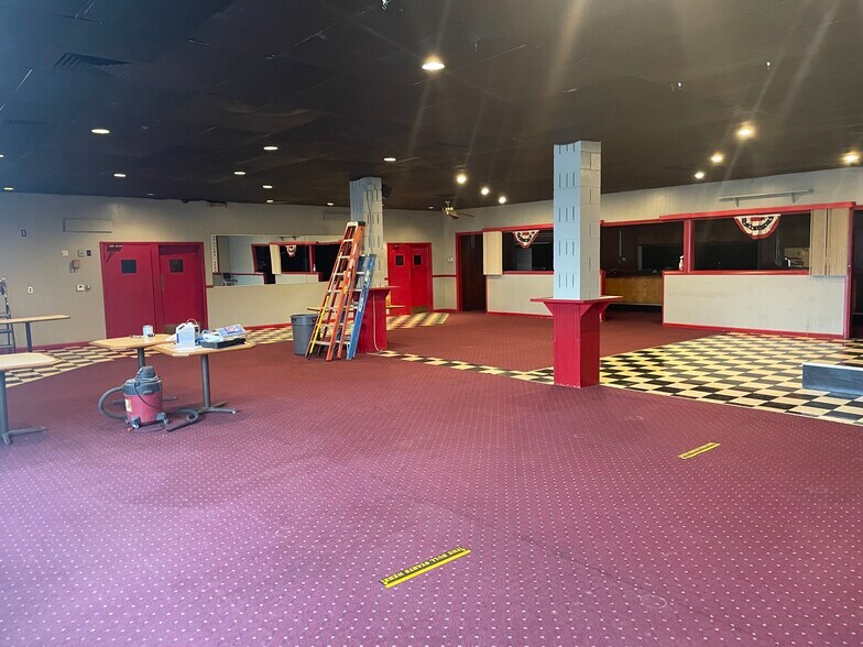 More Photos Of 1137 Sweitzer St, Greenville Bowling Alley For Sale