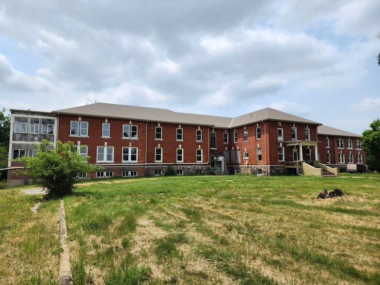 More Photos Of 2940 Cambria Rd, Hillsdale Apartments For Sale