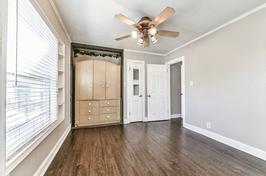 More Photos Of 2745 Wagon Trail Rd, Pearland Auto Repair For Sale