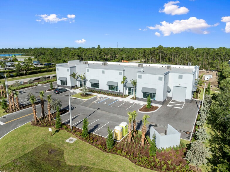 More Photos Of 14701 Walgreens Dr, Jupiter Warehouse For Lease