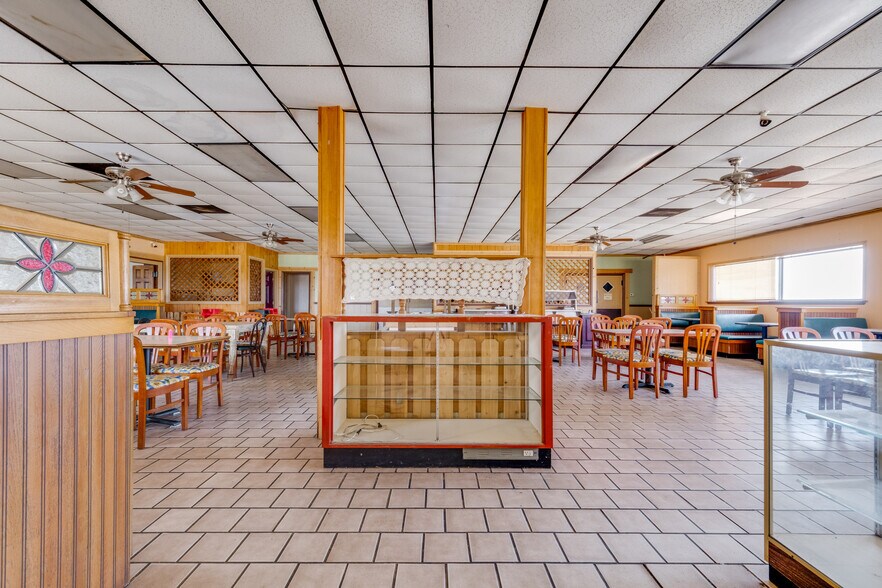 More Photos Of 103 Interstate 40, Shamrock Restaurant For Sale