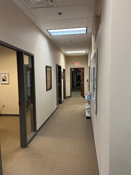 More Photos Of 17824-17826 Edison Ave, Chesterfield Flex For Lease