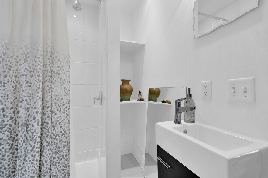 More Photos Of 391 E Livingston Ave, Columbus Office Residential For Sale