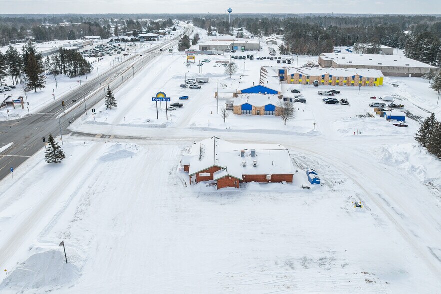 More Photos Of 904 N Railroad St, Eagle River Specialty For Sale