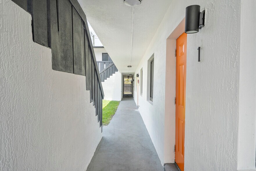 More Photos Of 940 NW 8th Ave, Pompano Beach Apartments For Sale