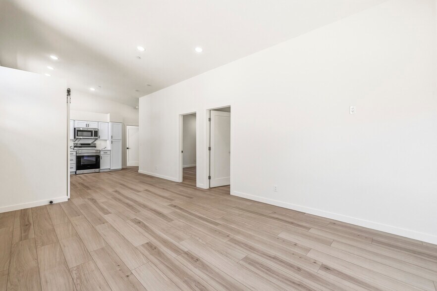 More Photos Of 22320 Itasca St, Chatsworth Apartments For Sale