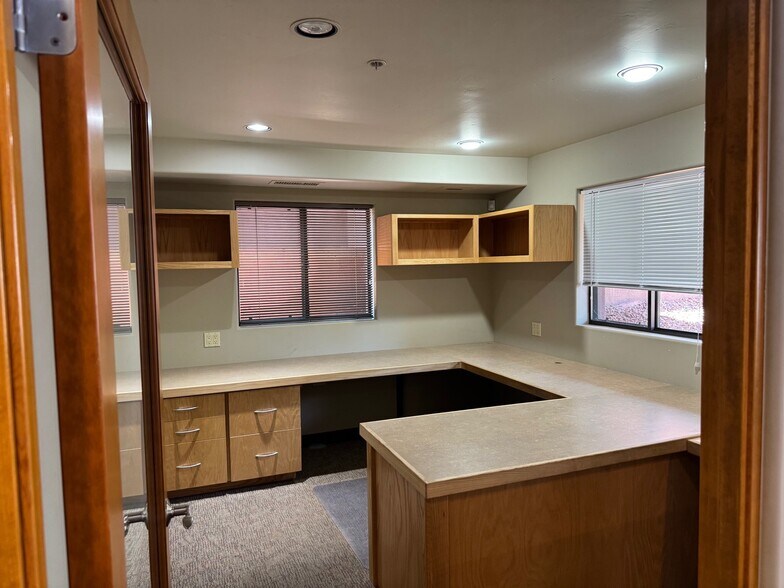 More Photos Of 75 Kallof Pl, Sedona Medical For Lease