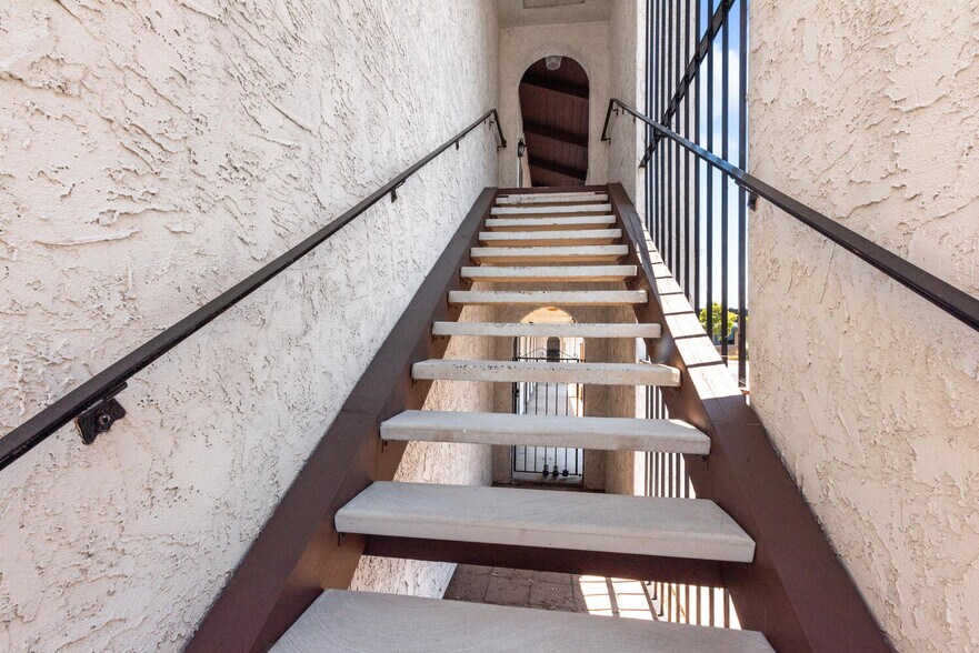 More Photos Of 266 S Magnolia Ave, El Cajon Office For Lease