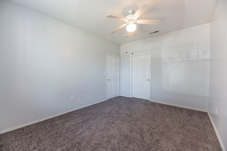 More Photos Of 300 Madison Ave, Childress Apartments For Sale