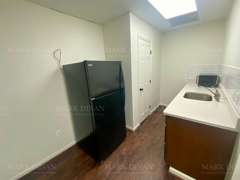 More Photos Of 2050 Oak Mountain Dr, Pelham Office For Sale