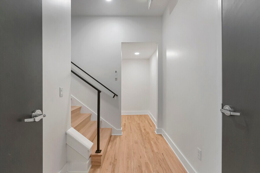 More Photos Of 2111 Cleveland St, Tampa Office For Sale
