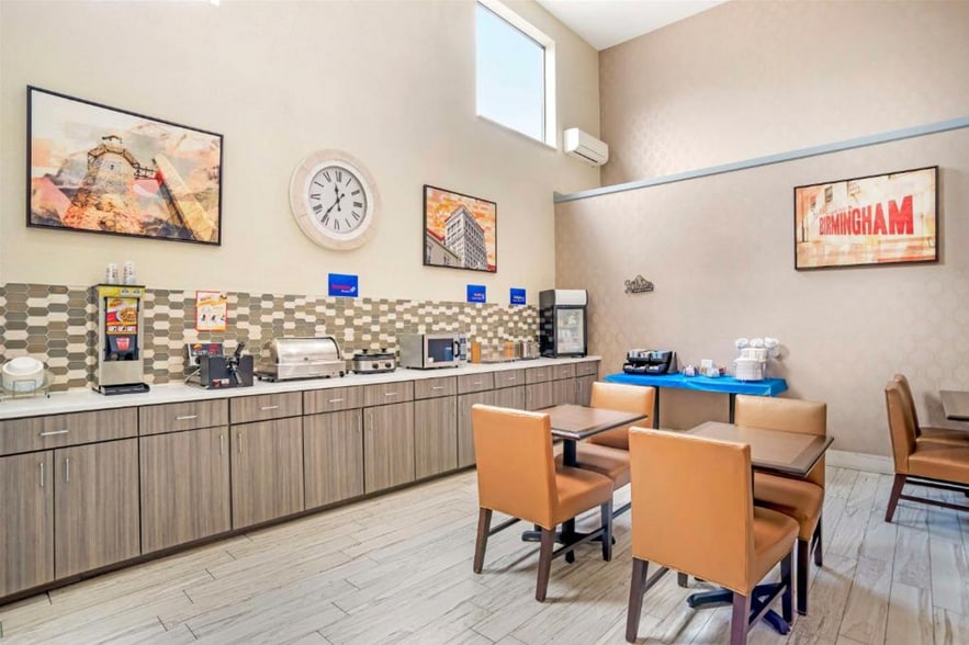 More Photos Of 842 Thompson St, Gardendale Hotel For Sale