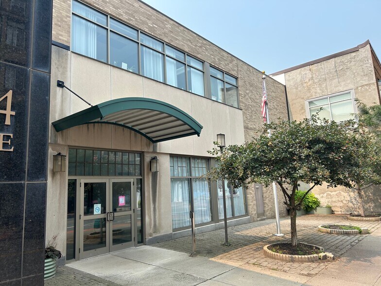 More Photos Of 214 State St, Schenectady Office For Lease