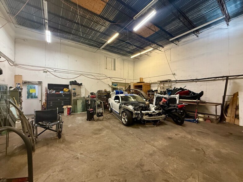 More Photos Of 4314-4316 N Dixie Hwy, Oakland Park Flex For Lease