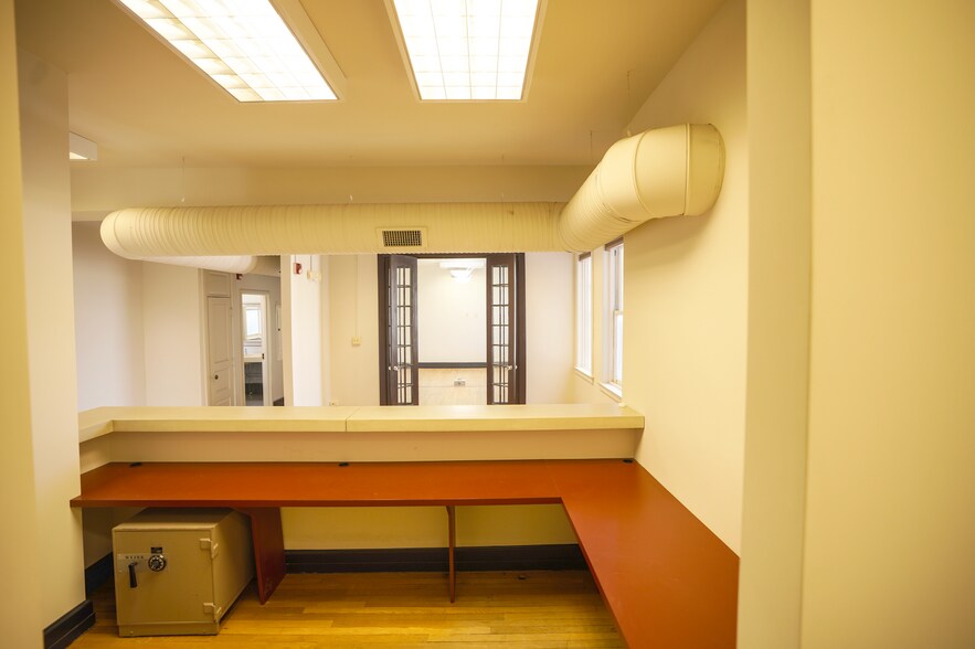 More Photos Of 5 S Market St, Frederick Storefront Retail Office For Lease