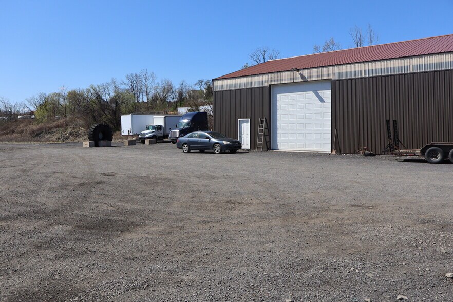More Photos Of Catasauqua Ave., Whitehall Warehouse For Lease