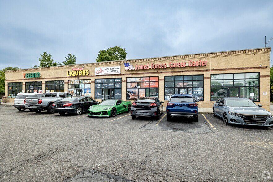 More Photos Of 247 Broadway Greenlawn Rd, Huntington Storefront For Lease